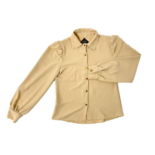 Long sleeves button down shirt with colar.